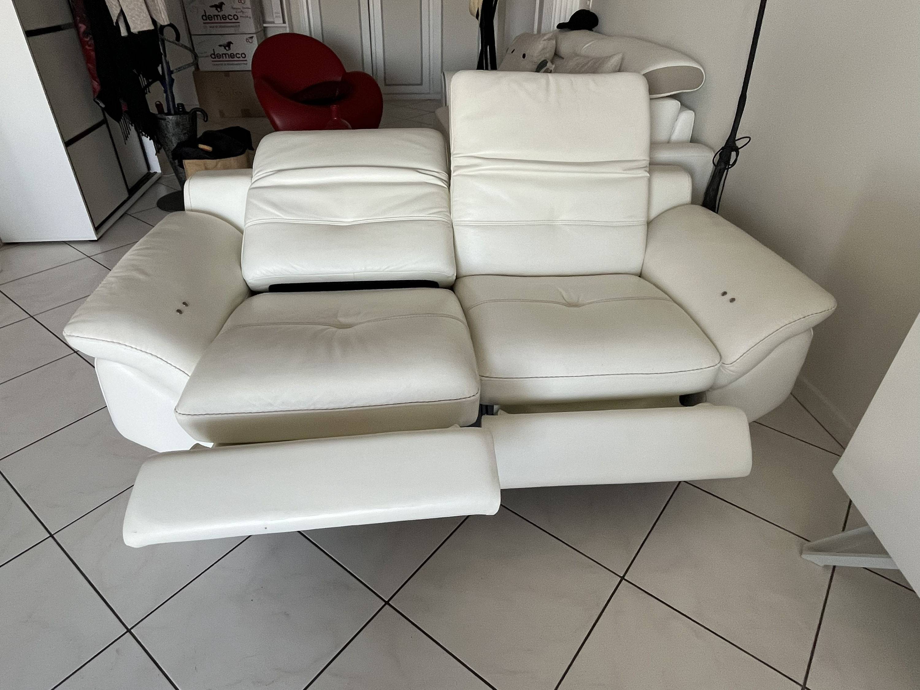 Vends canapé 2 places en cuir blanc électrique