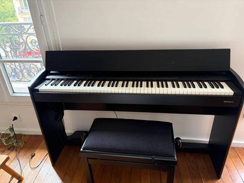 Vends piano Roland en excellent état, quasi neuf