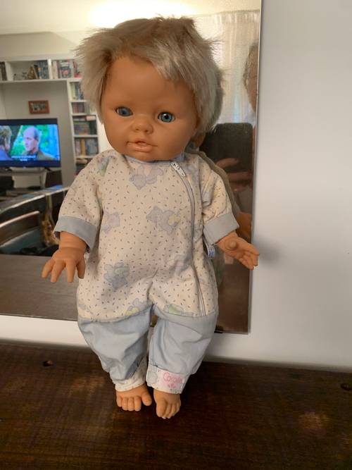 Vends très joli poupon Corolle, 40 cm, années 90, cheveux courts blonds, yeux bleus, très bon état