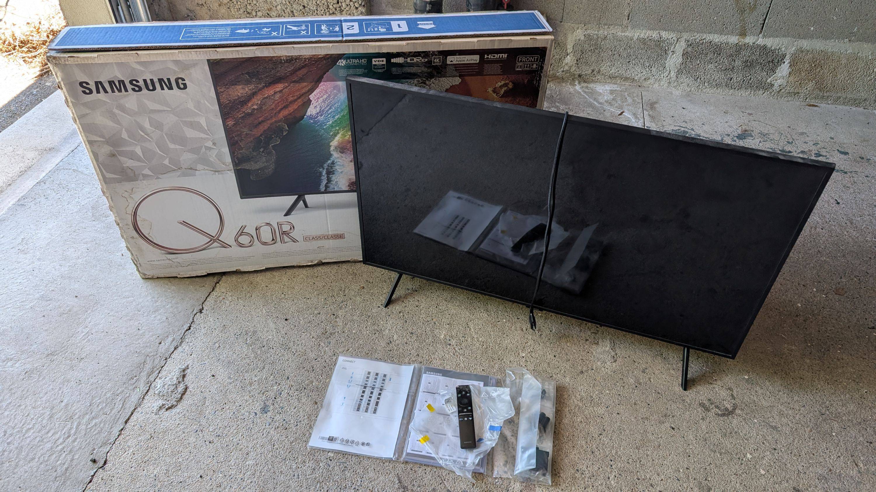 Vends téléviseur Samsung QLED 43 pouces (modèle QE43Q60RAT)