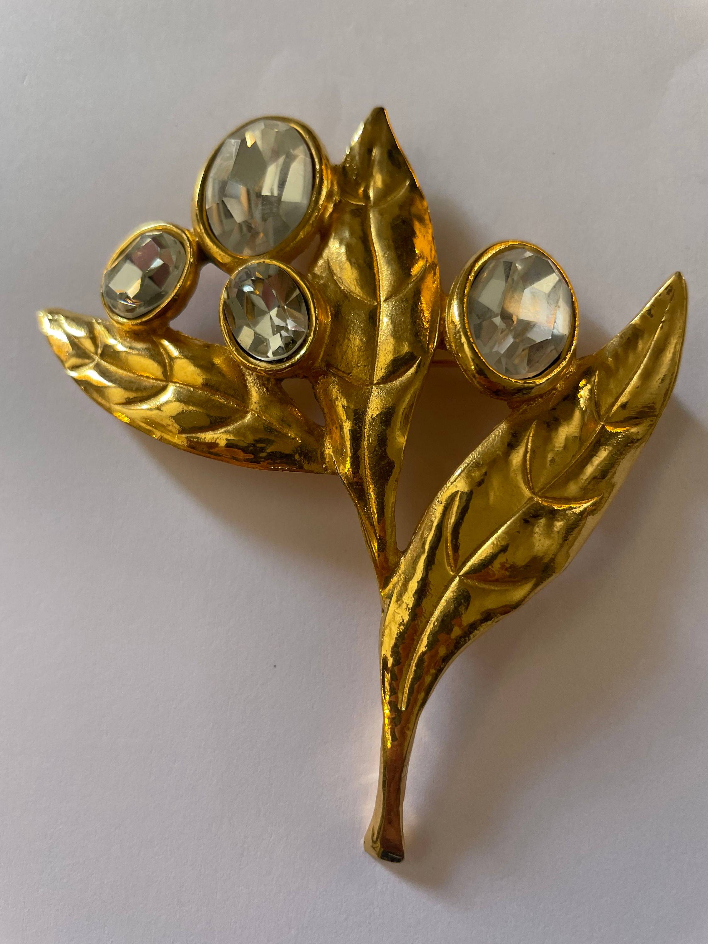 Vends broche dorée feuille d’olivier strass crystal Ines de la Fressange