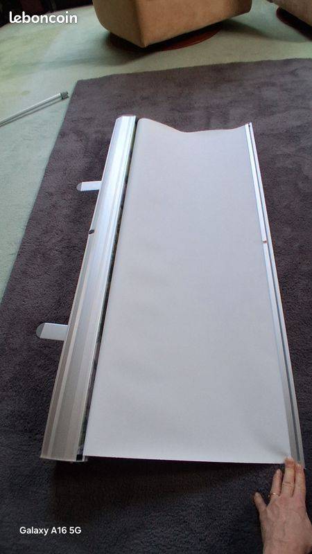 Vends support pour kakemono avec toile pub recto blanc