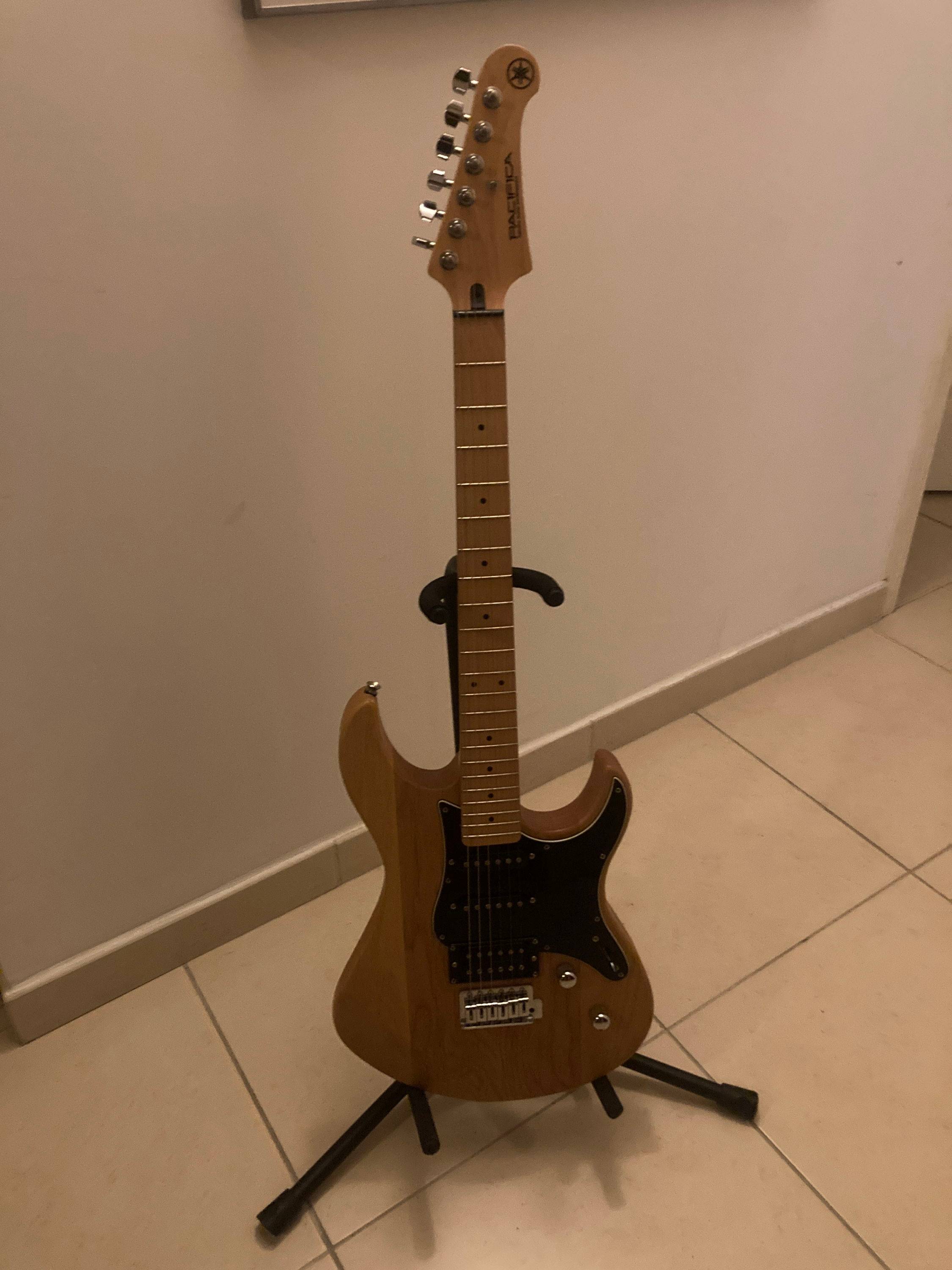 Vends guitare électrique Yamaha Pacifica PAC112VMX et ampli Fender Mustang V2