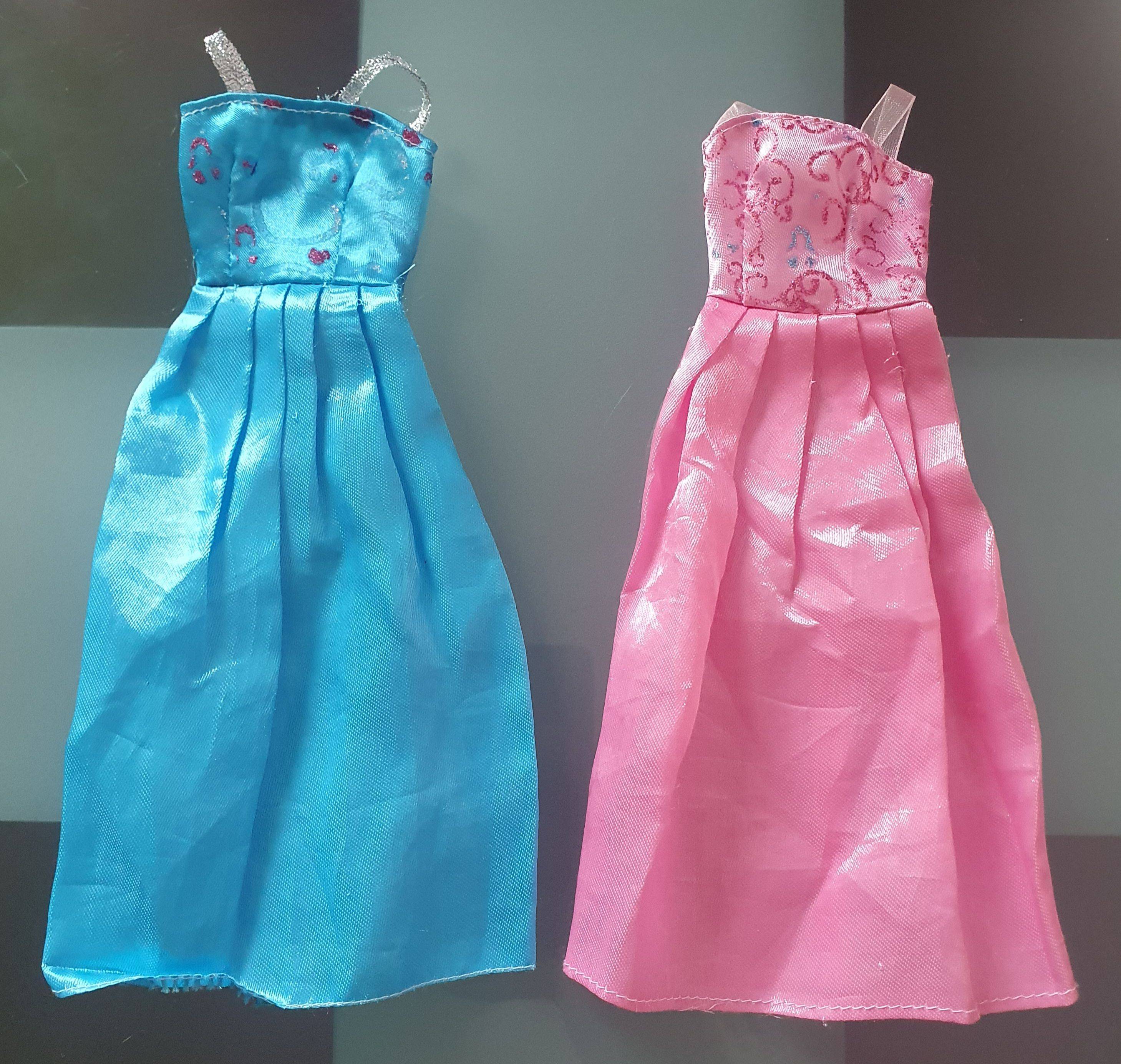 Vends lot de 2 robes longues pour poupée, bleue et rose