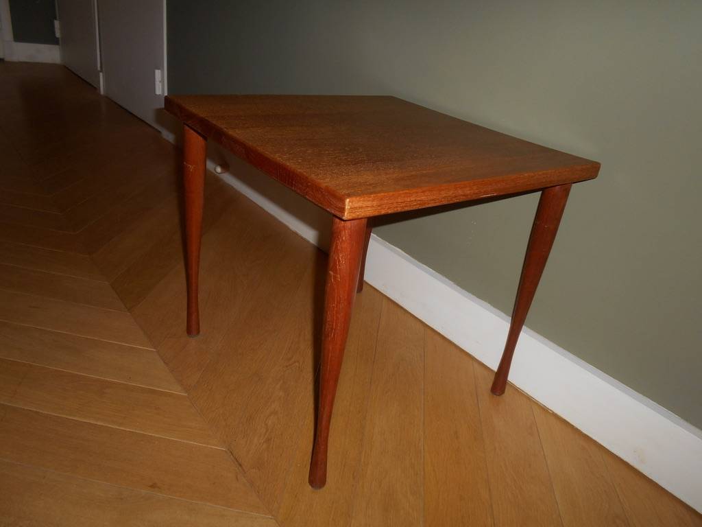 Vends table d’appoint de Hans C. Andersen, vintage en teck massif, très bon état