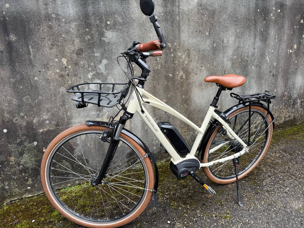 Vends Riese and Muller Cruiser Vario très bon état crème complet 1000 km