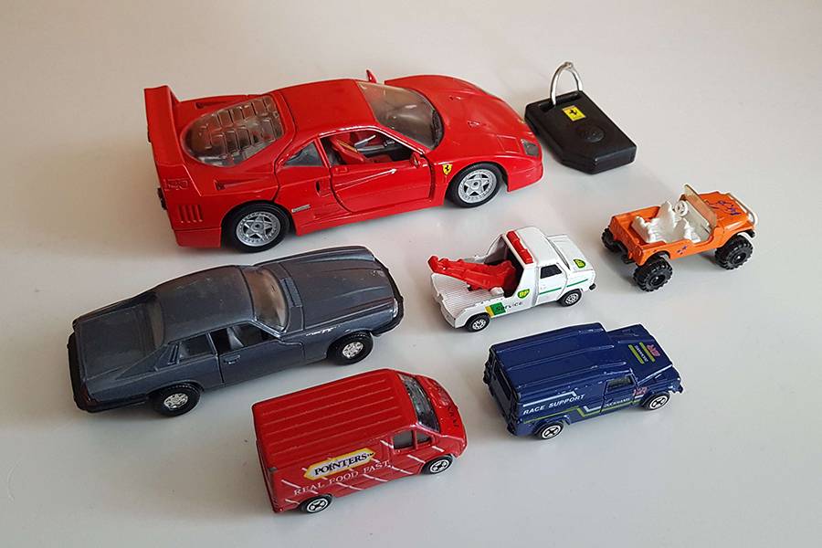 Vends lot de 6 voitures miniatures Corgi : Ferrari – Jaguar