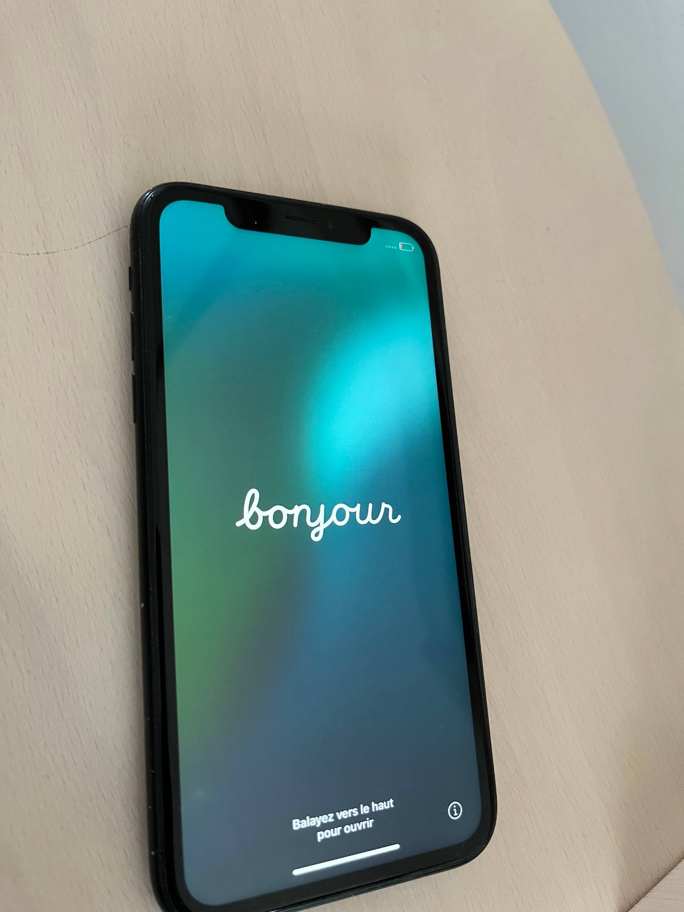 Vends iPhone XR noir - 64 Go - en bon état