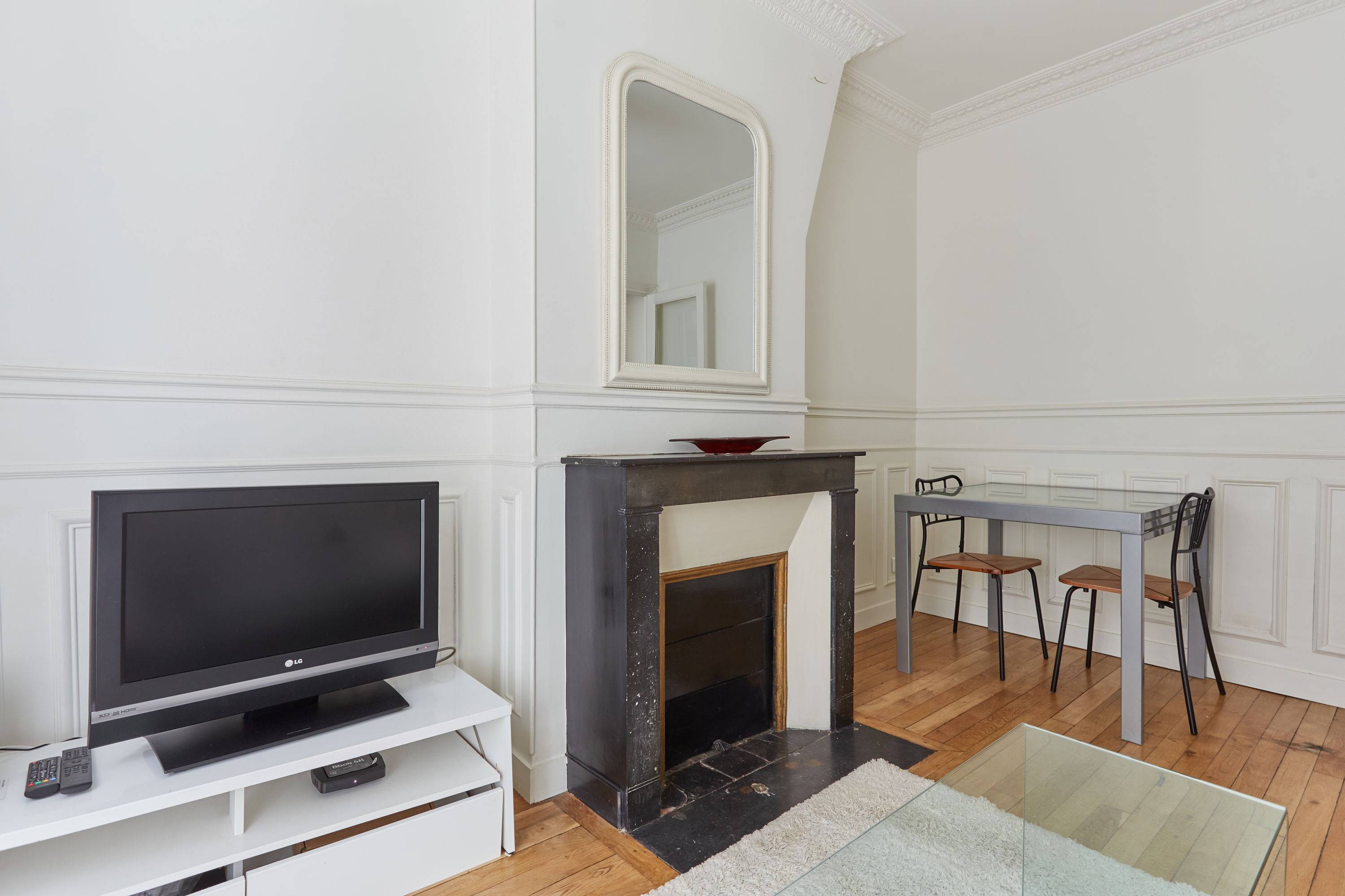 Location meublée appartement 2 pièces – 1 chambre · 37m² Quartier Mouton-Duvernet (75014)