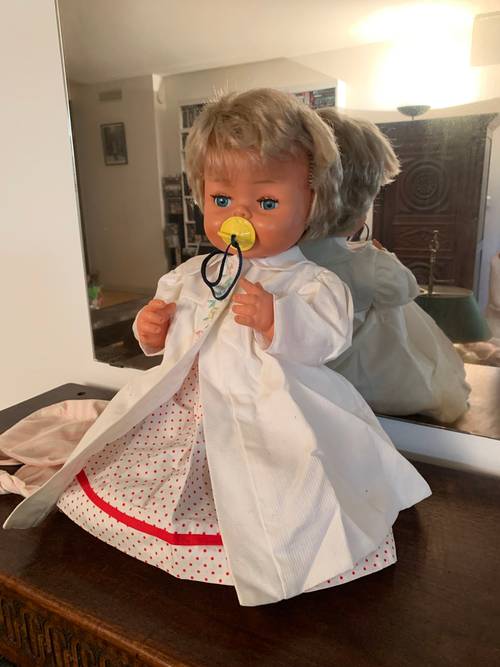 Vends très belle poupée Raynal, 50cm, années 60, boit, fait pipi, cheveux blonds, yeux bleux, très bon état