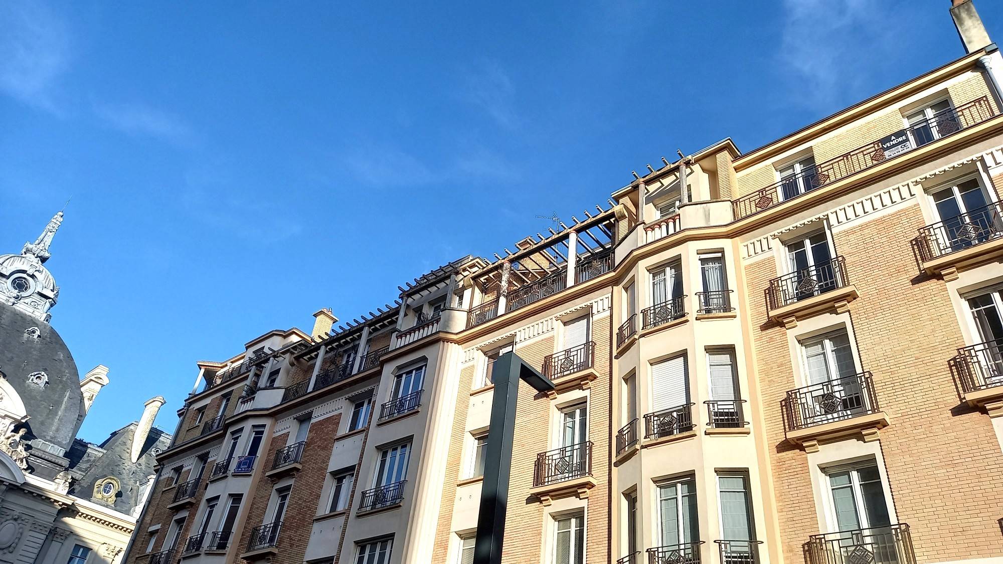 Vends Vends : RENNES CENTRE Appartement T5 140m² habitables rénové dans l’ancien dernier étage avec ascenseur