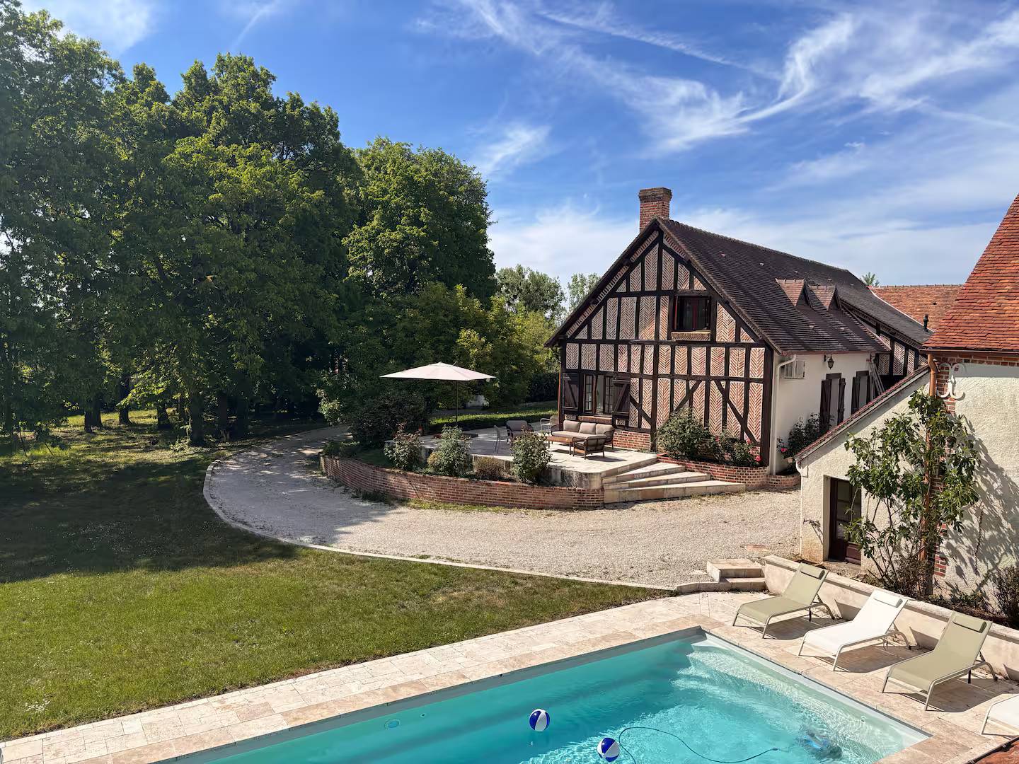 Loue maison familiale avec piscine chauffée - 17 couchages - Proche châteaux de la Loire - 2h de Paris