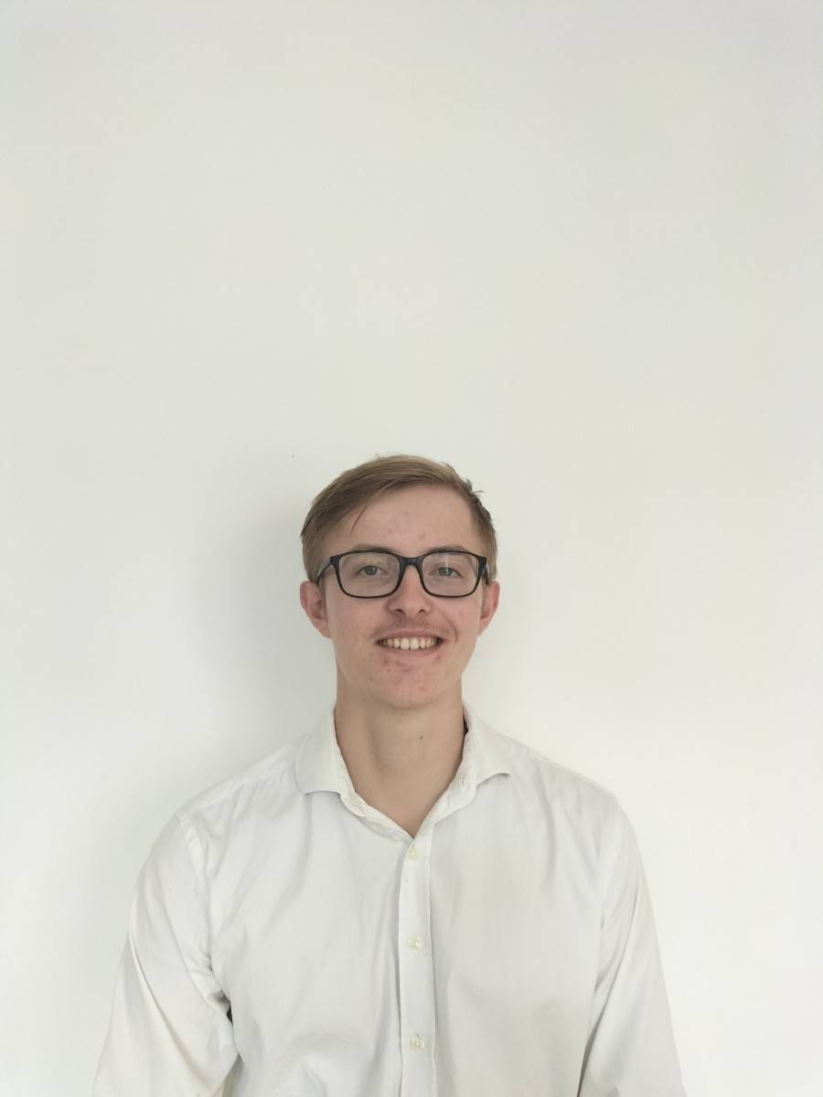 Je m’appelle Maxime L., je donne des cours de mathématiques pour les élèves du collège