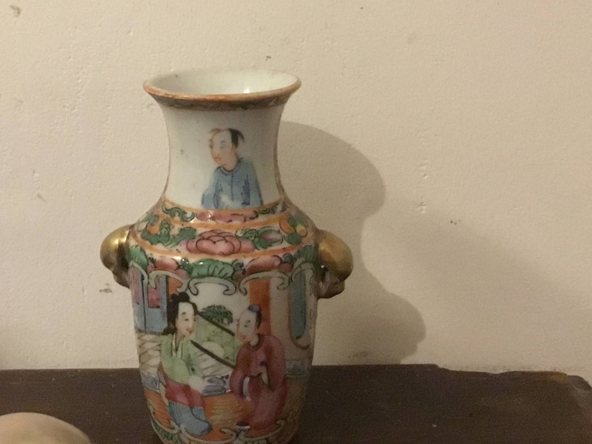 Vends petit vase en porcelaine de Canton XIXème