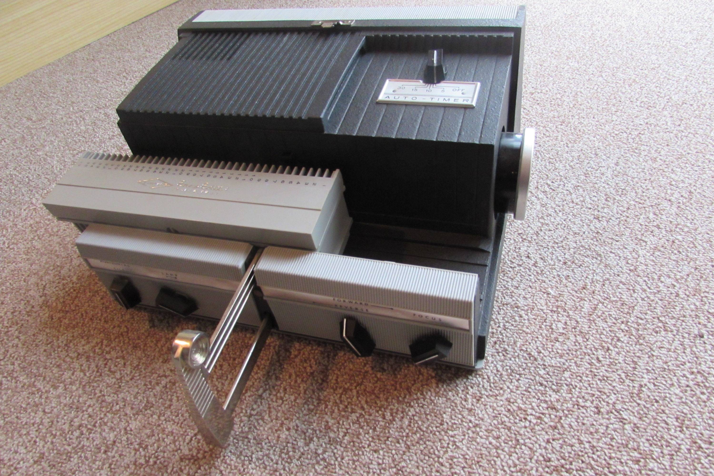 Vends projecteur diapos vintage Sawyers en très bon état
