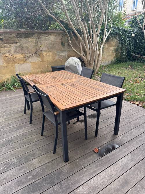 Table jardin et 4 chaises bois