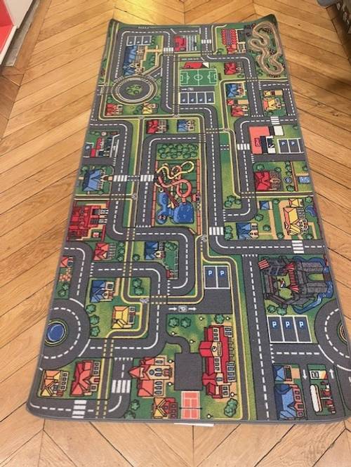Vends grand tapis de jeux pour voiture 9 (x200 - épais et lavable)
