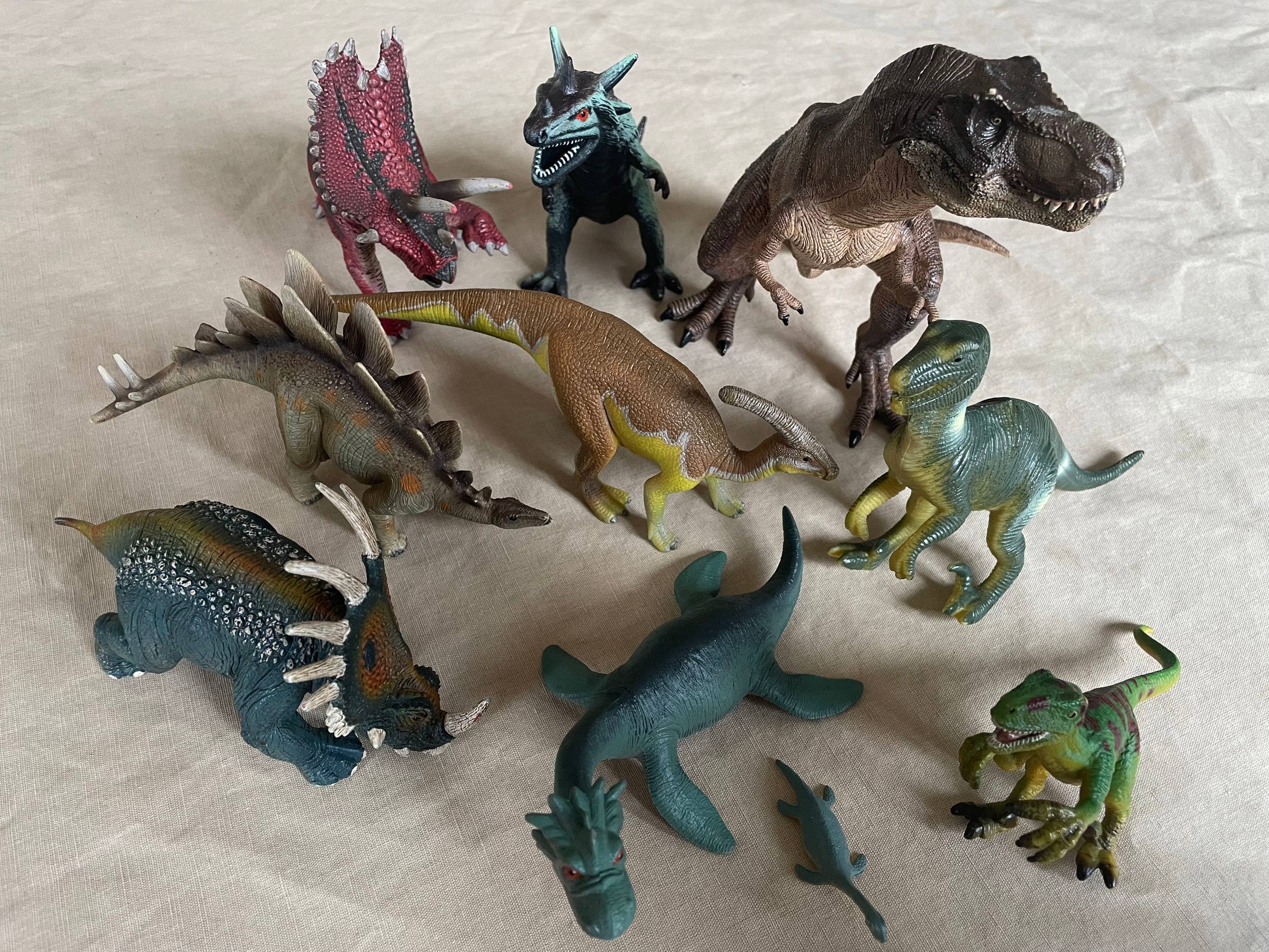 Vends lot de dinosaures en plastique
