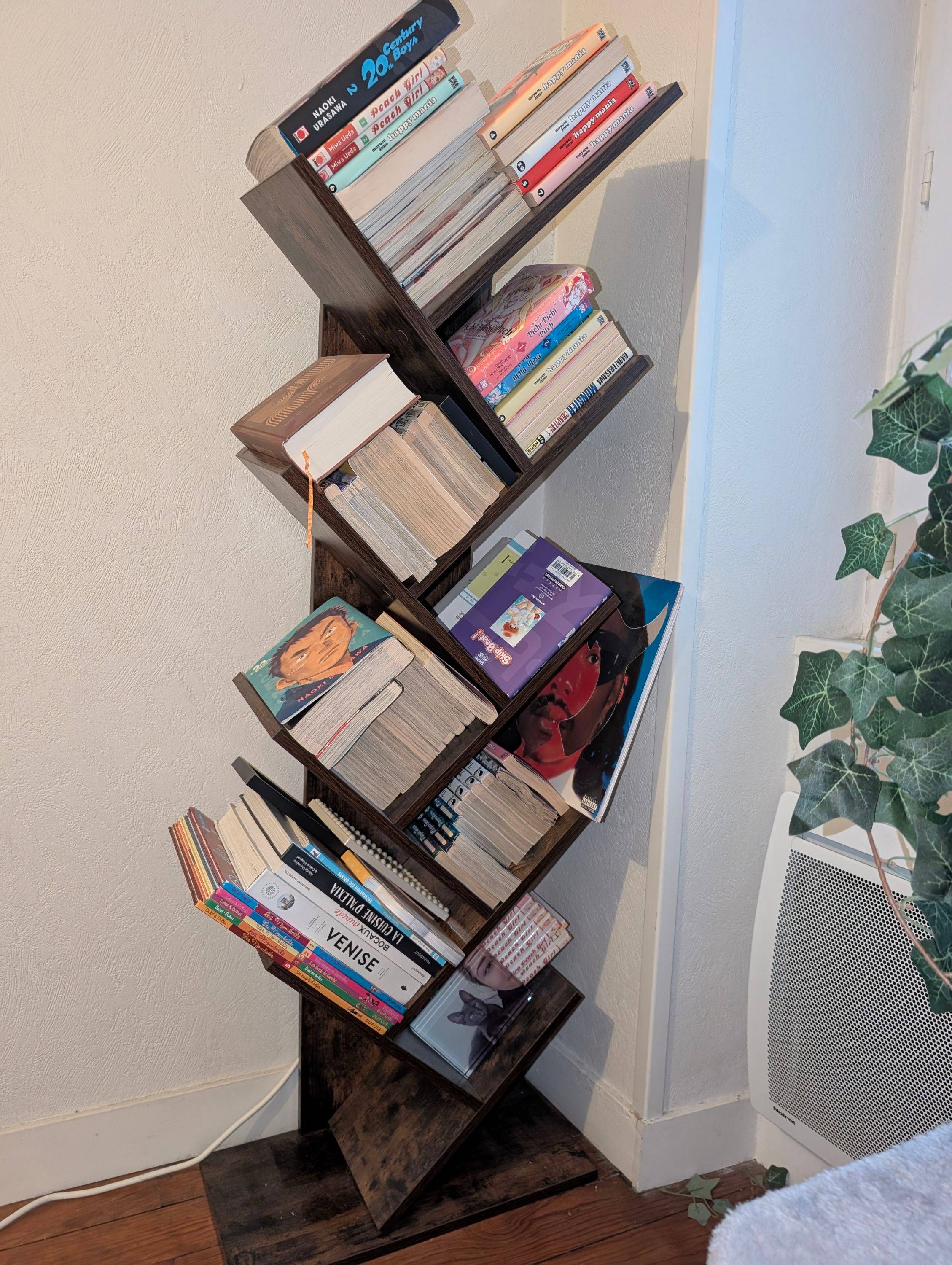 Vends bibliothèque en forme d'arbre