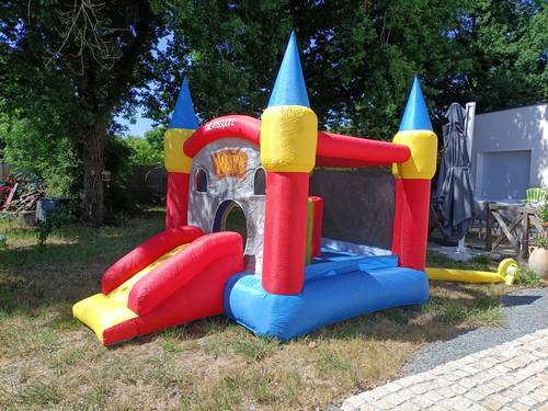 Vends château gonflable enfants de 1 à 10 ans