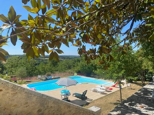 Loue maison entre Dordogne et Charente - 3 chambres + mezzanine, 9 à 11 couchages possibles. Piscine au sel