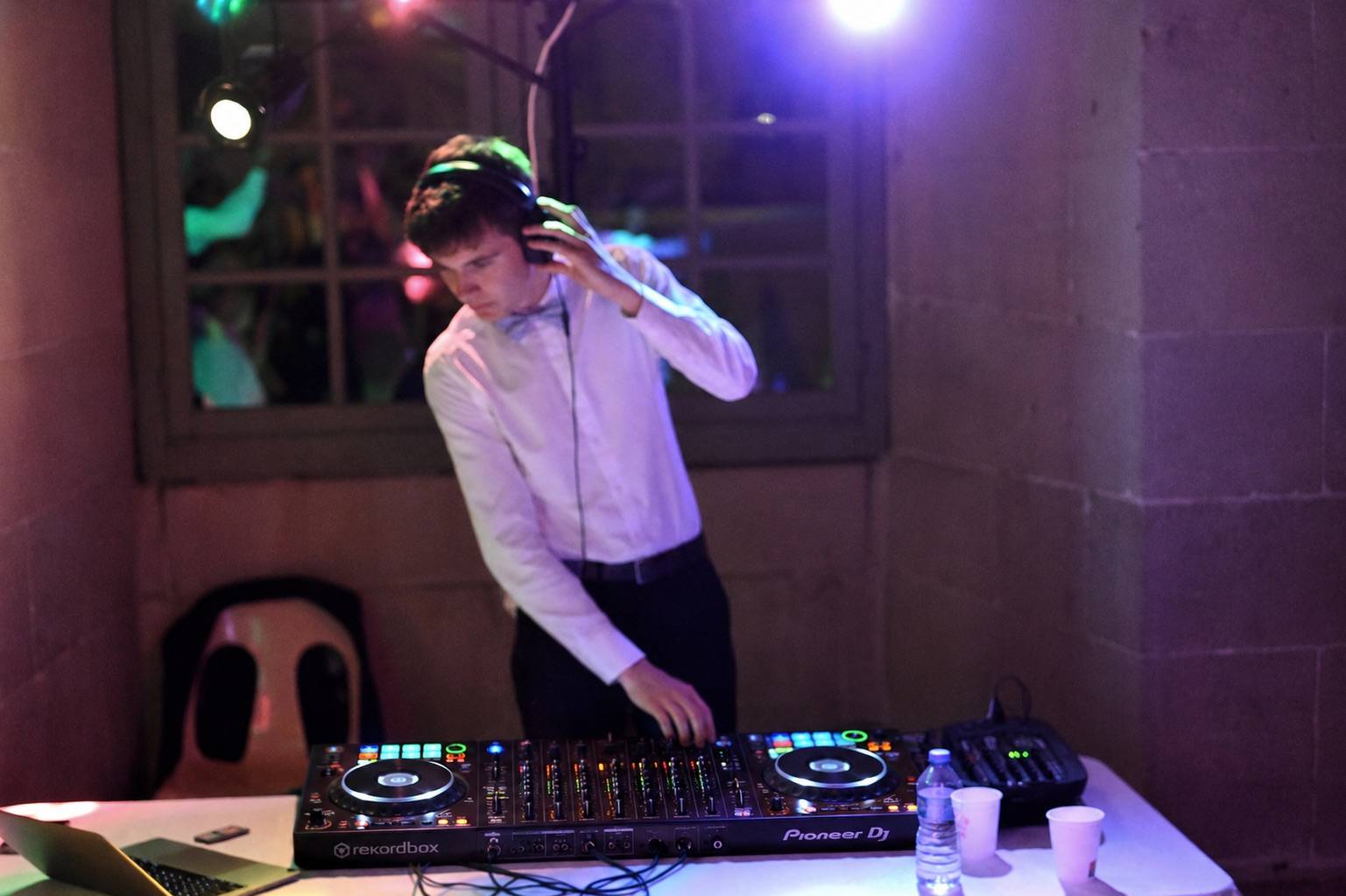 Propose DJ pour animation de mariage, anniversaire et rallye