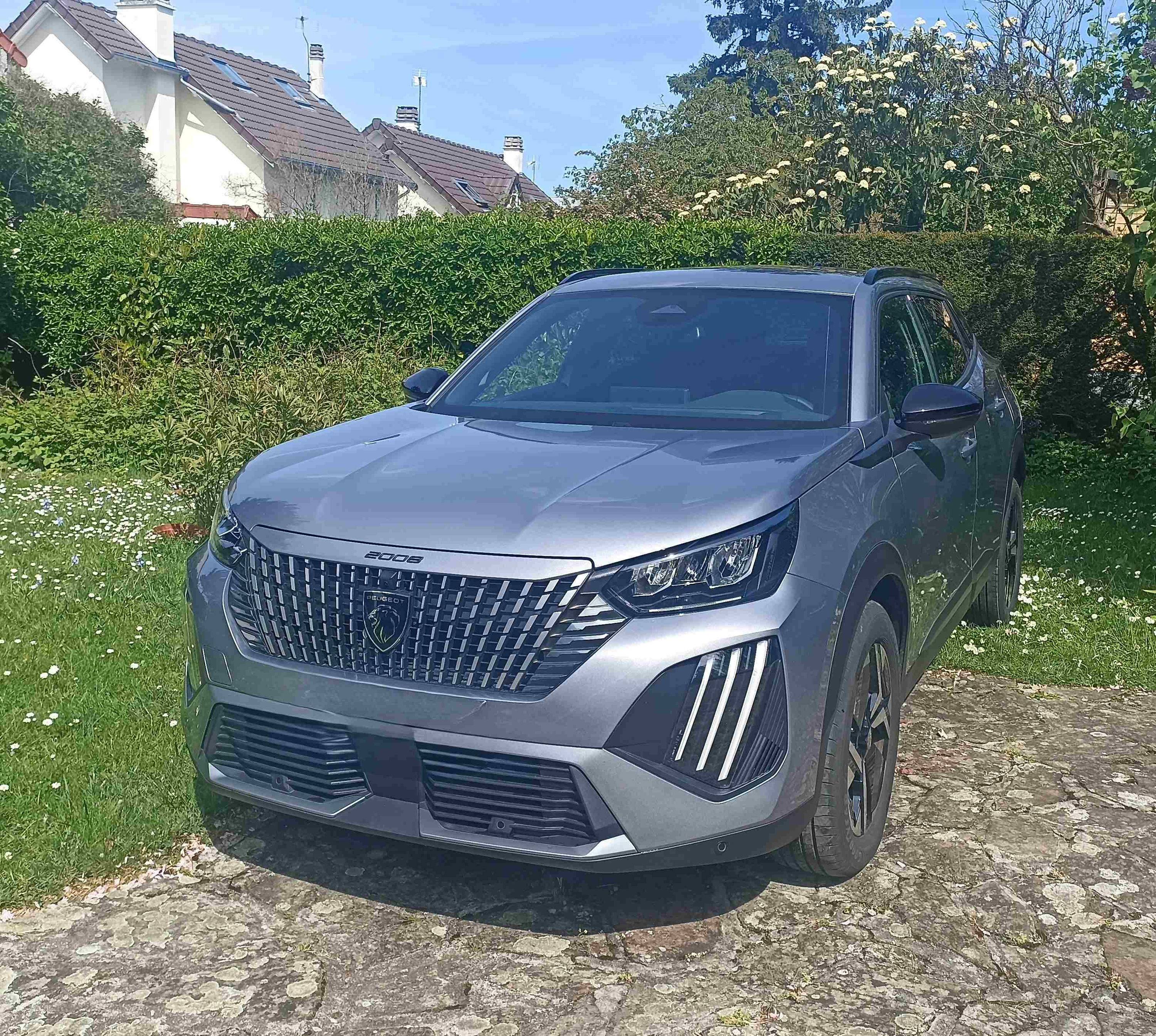 Vends Peugeot 2008 Allure Hybrid, 2025, 7000km
