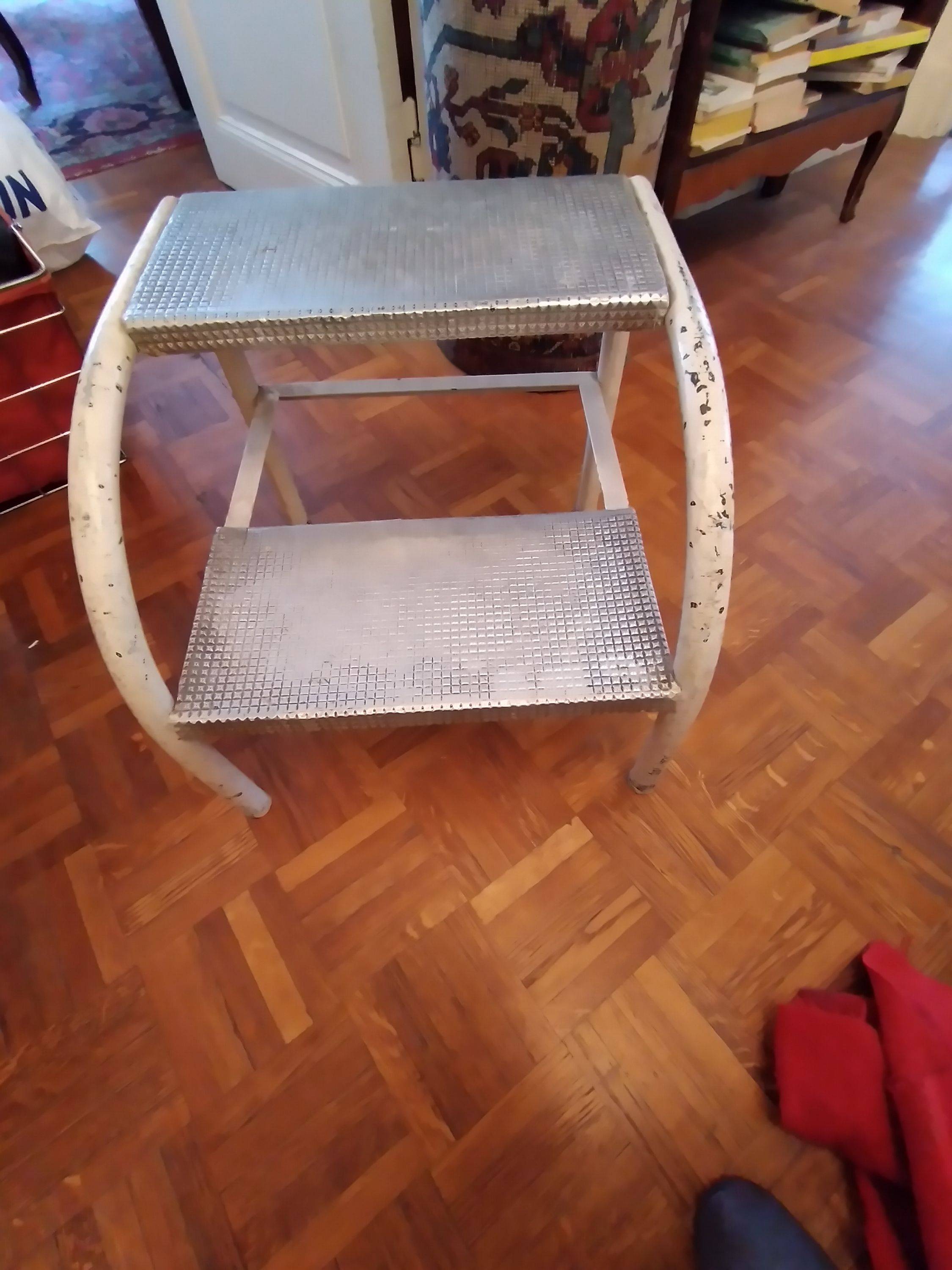 Vends marche-pieds pour table d’examen