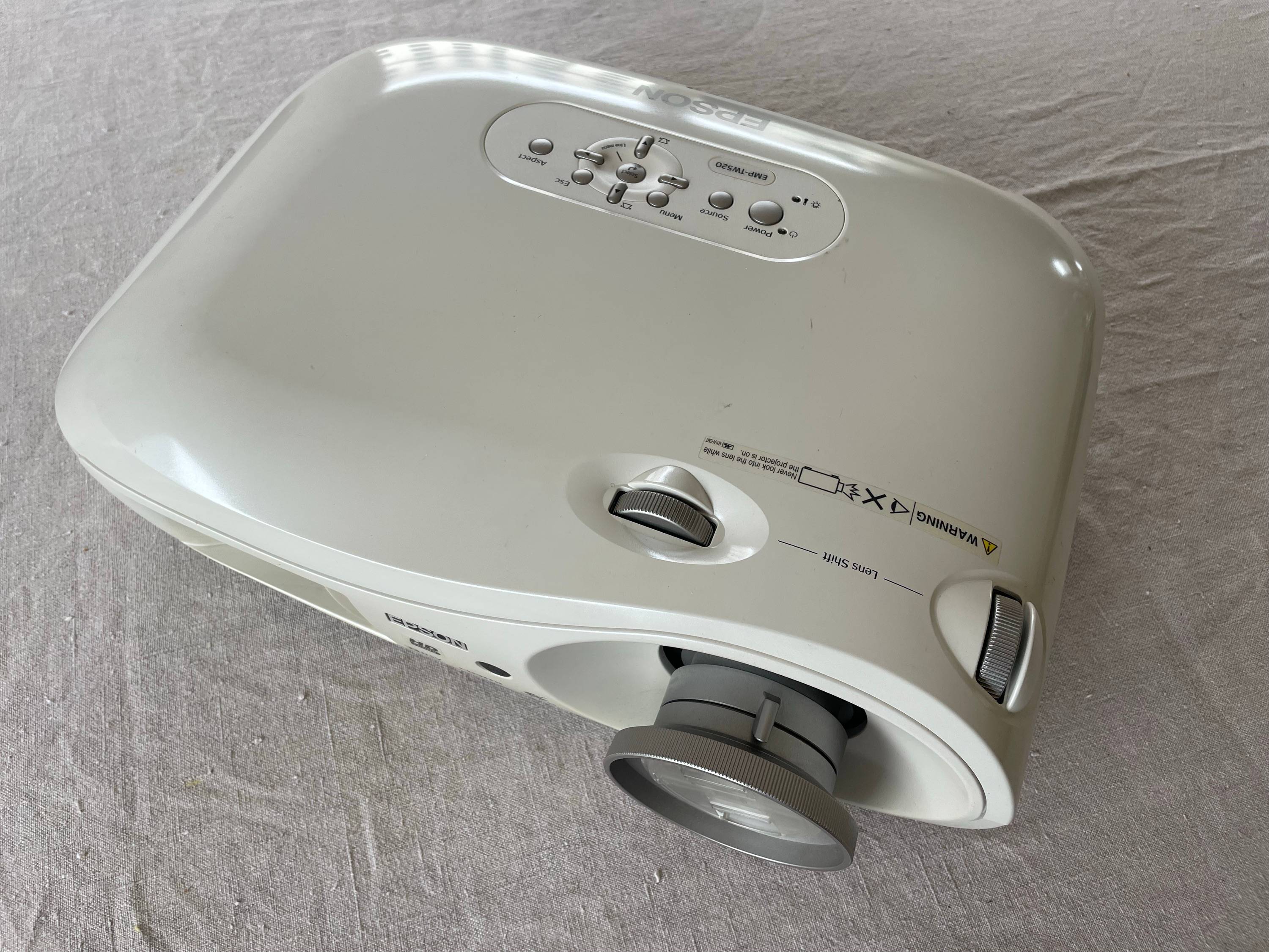 Vends vidéo projecteur home cinéma Epson EMP-TW520 et écran de ...
