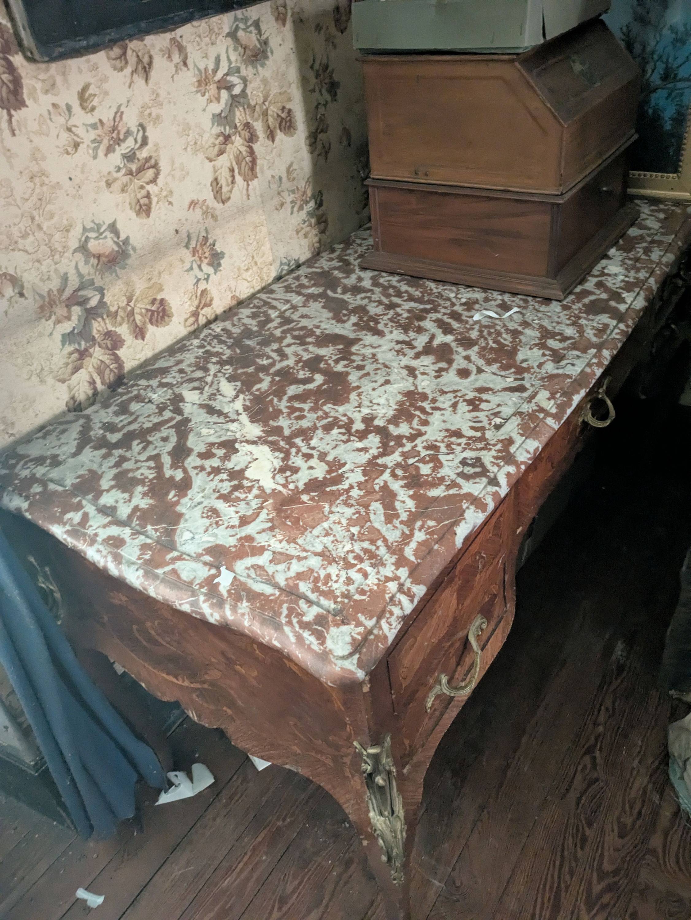 Vends bureau Louis XV marqueterie avec plaque de marbre