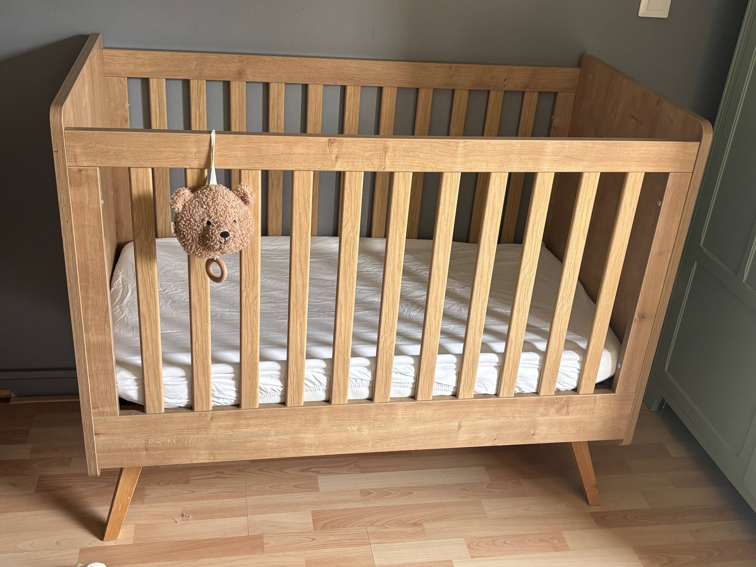 Vends lit en bois bébé Vox