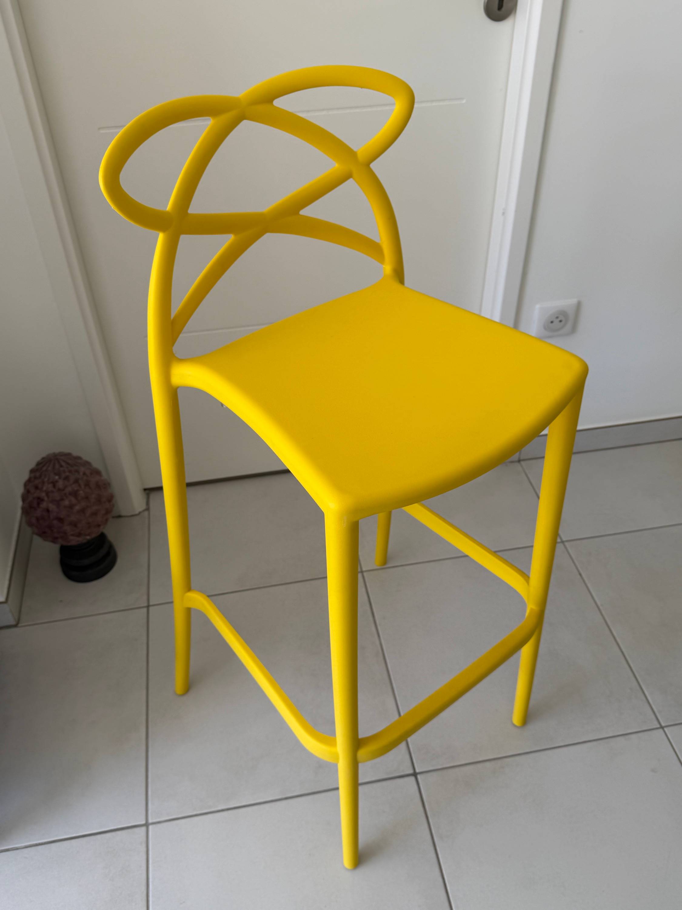 Vends paire de tabourets Northdeco hauts de bar jaunes - style moderne - très bon état