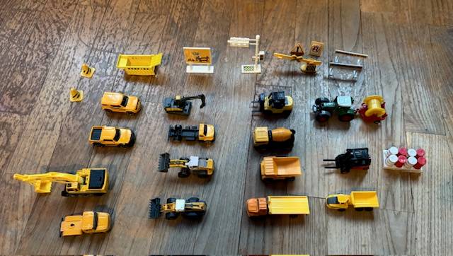 Vends lot de 16 engins de chantier légers