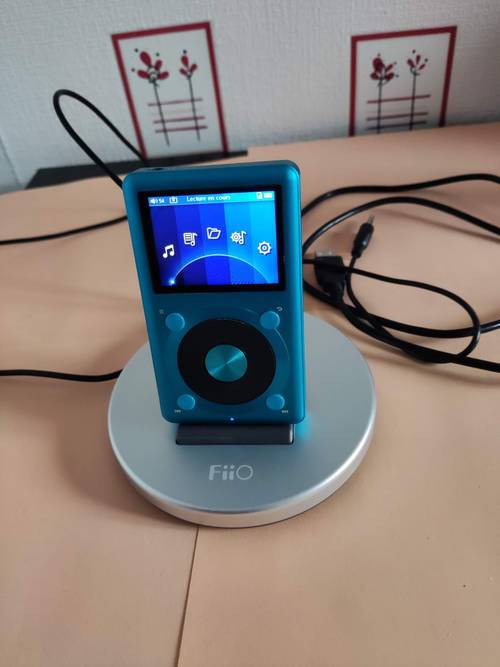 Vends Balladeur audiophile FiiO X1 + base charge