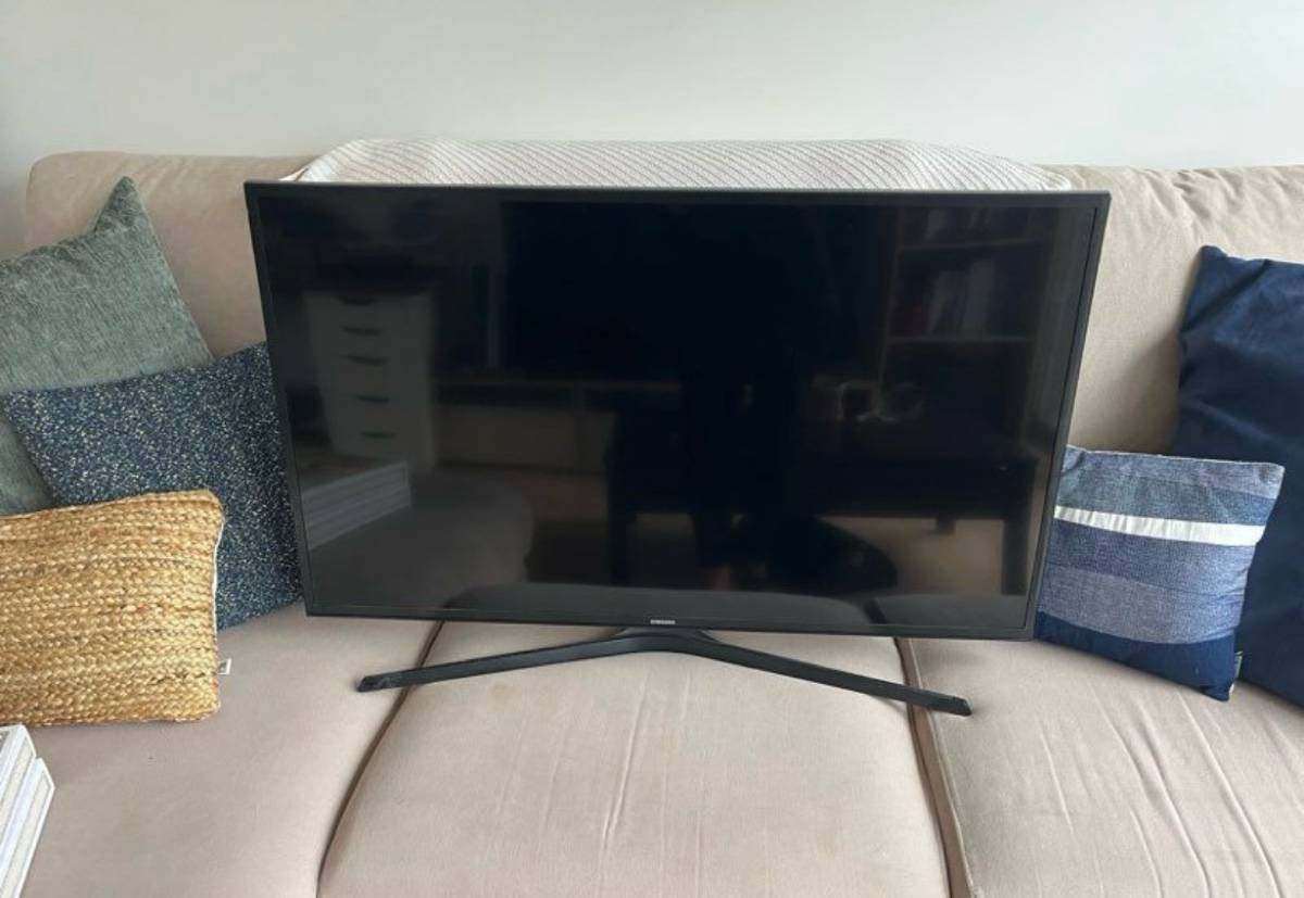 TV Samsung 4K 40” & barre de son Philips