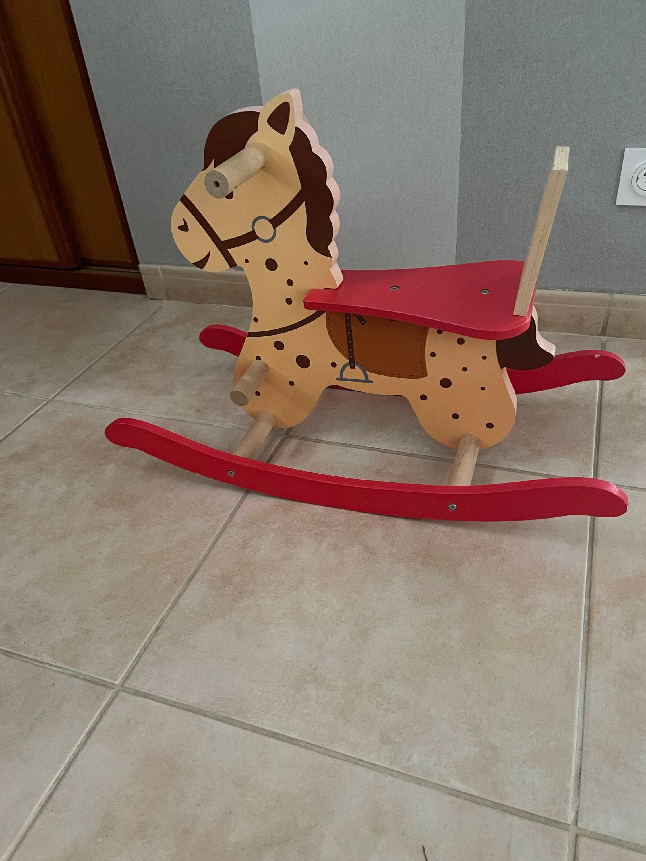 Vends cheval de bois à bascule