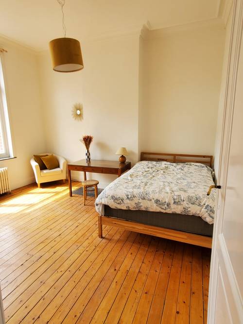 Loue une grande chambre dans une maison familiale - dans le Quartier Européen