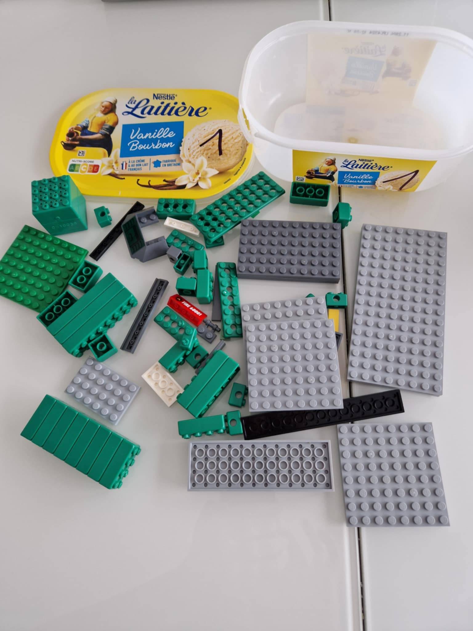 Vends boîte de pièces Légo variées