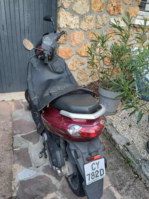Vends scooter Peugeot Kisbee 4T, 2013, 15700km