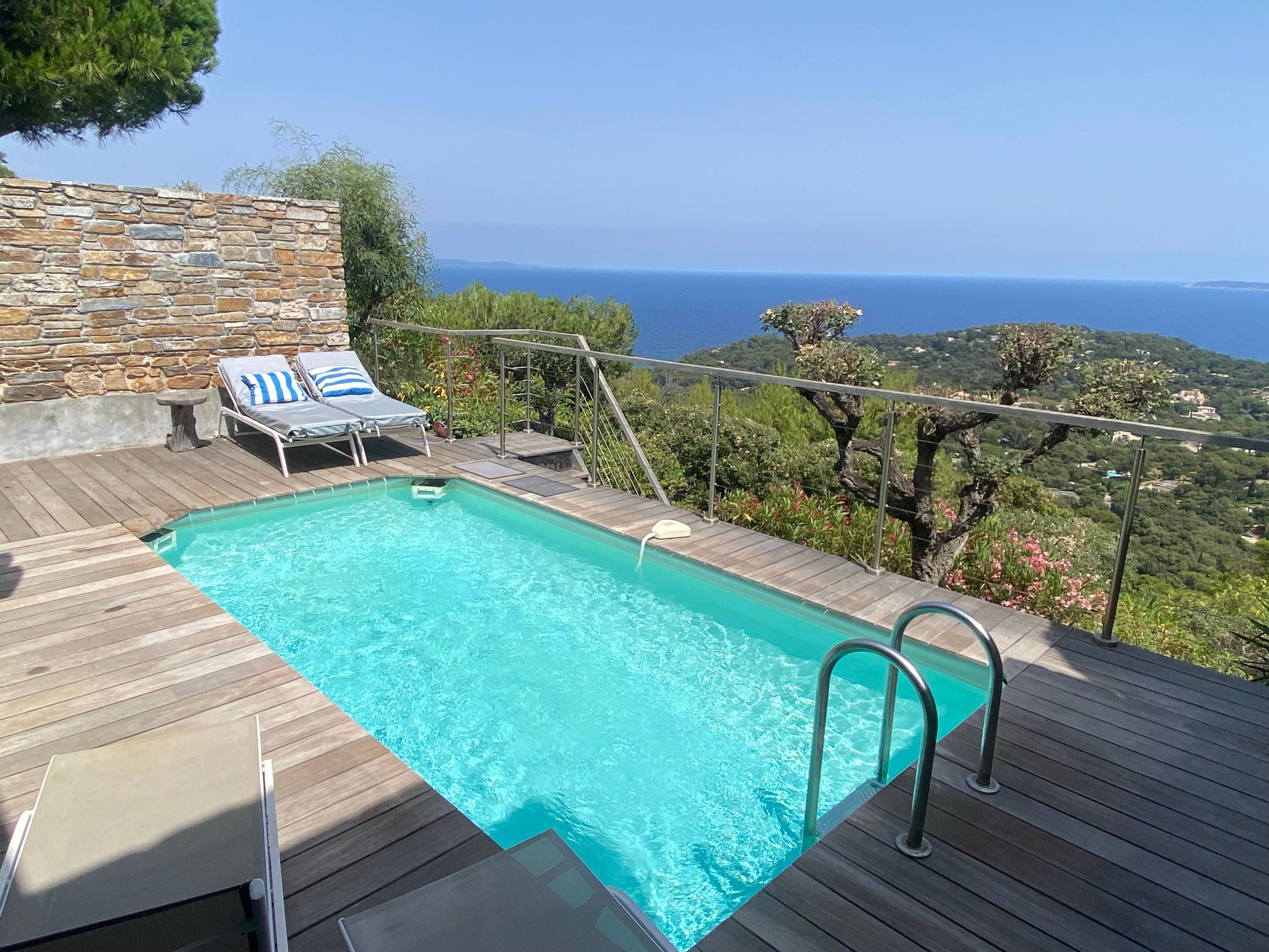 Loue maison 3 chambres Cap Bénat (Gaou) vue mer exceptionnelle - 6 couchages -bassin - domaine privé