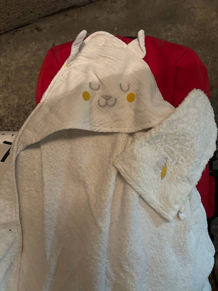 Vends cape de bain + gant de toilette bébé