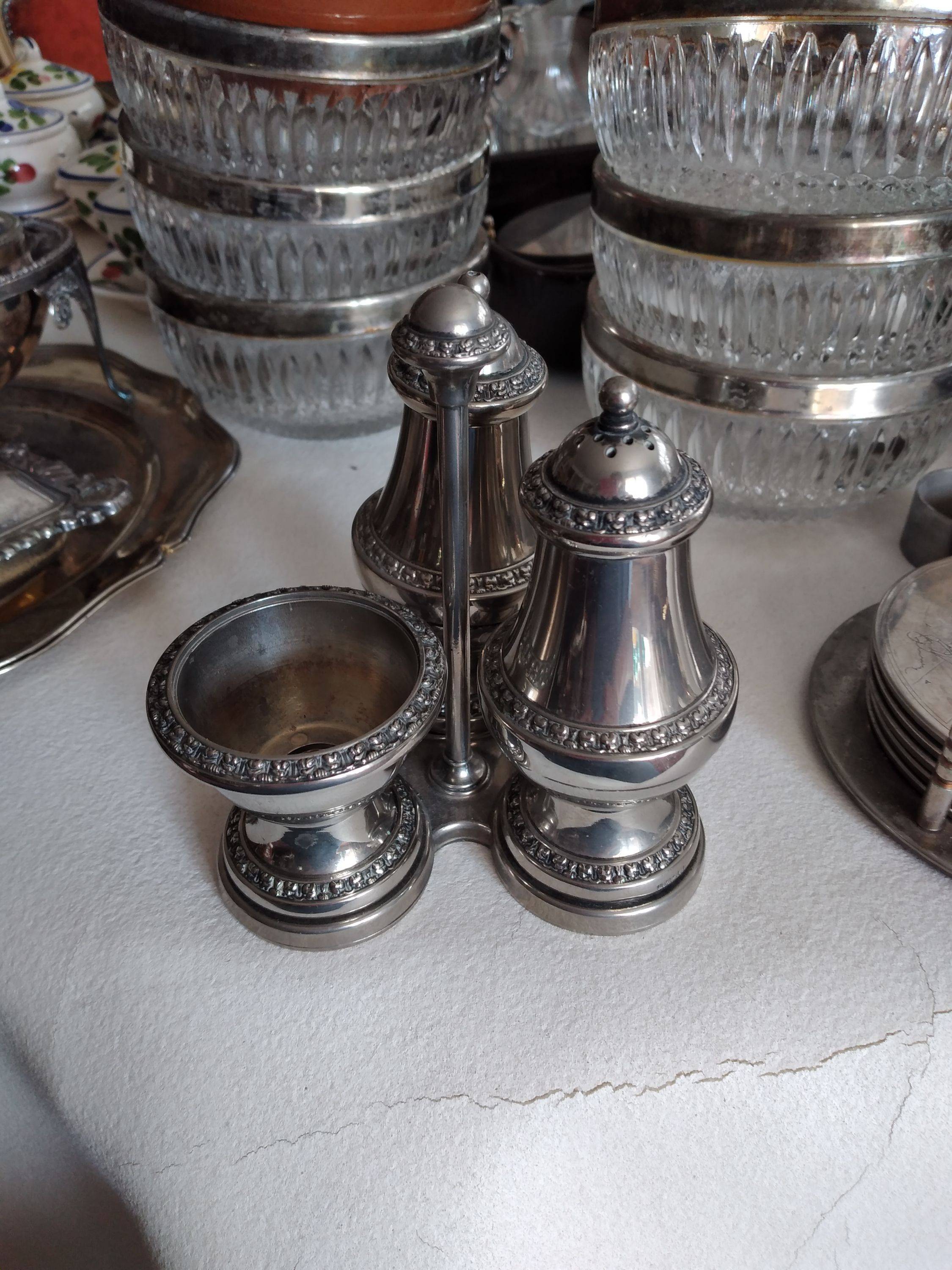Vends ensemble sel, poivre, coquetier