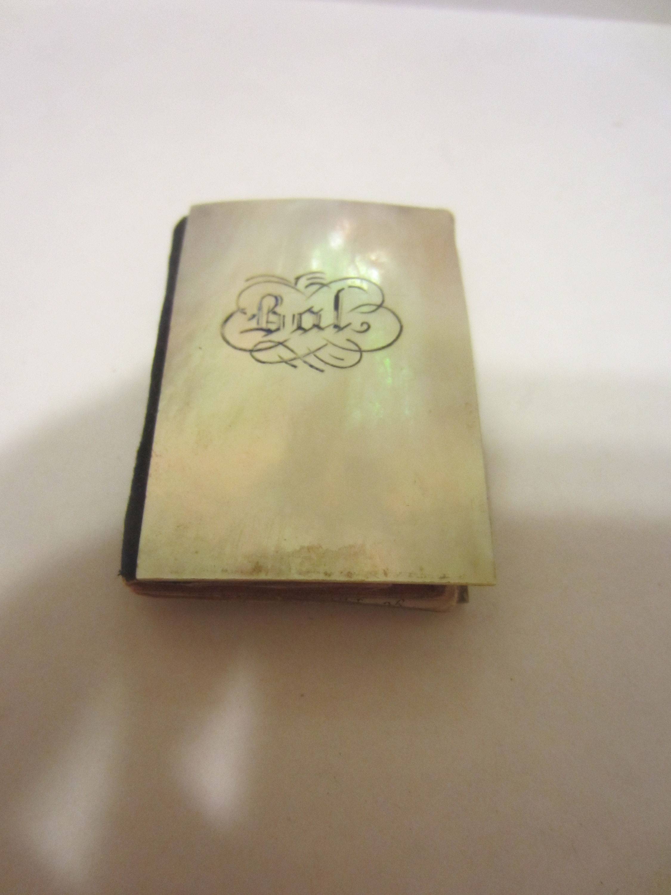 Vends mini carnet de bal XIXème en nacre état exceptionnel