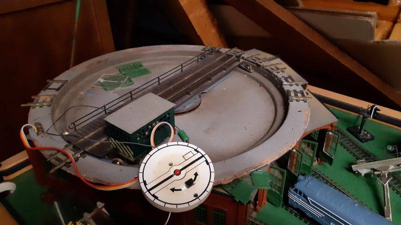 Modélisme ferroviaire - vends pont tournant électrique avec commande déportée - tout en métal