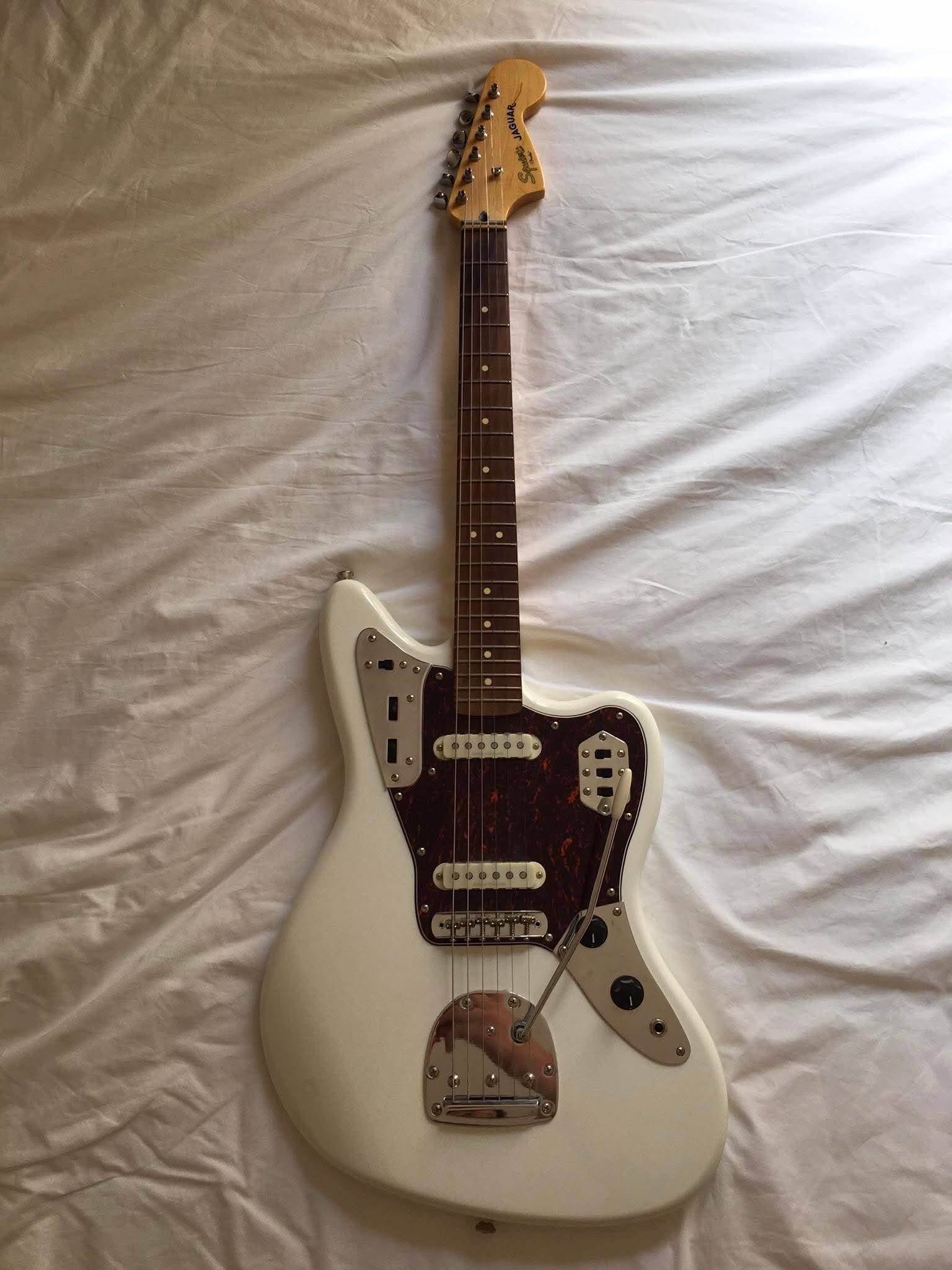 Vends guitare Squier Jaguar