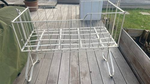 Vends joli berceau de famille en fer forgé bec de cygne pour voilage