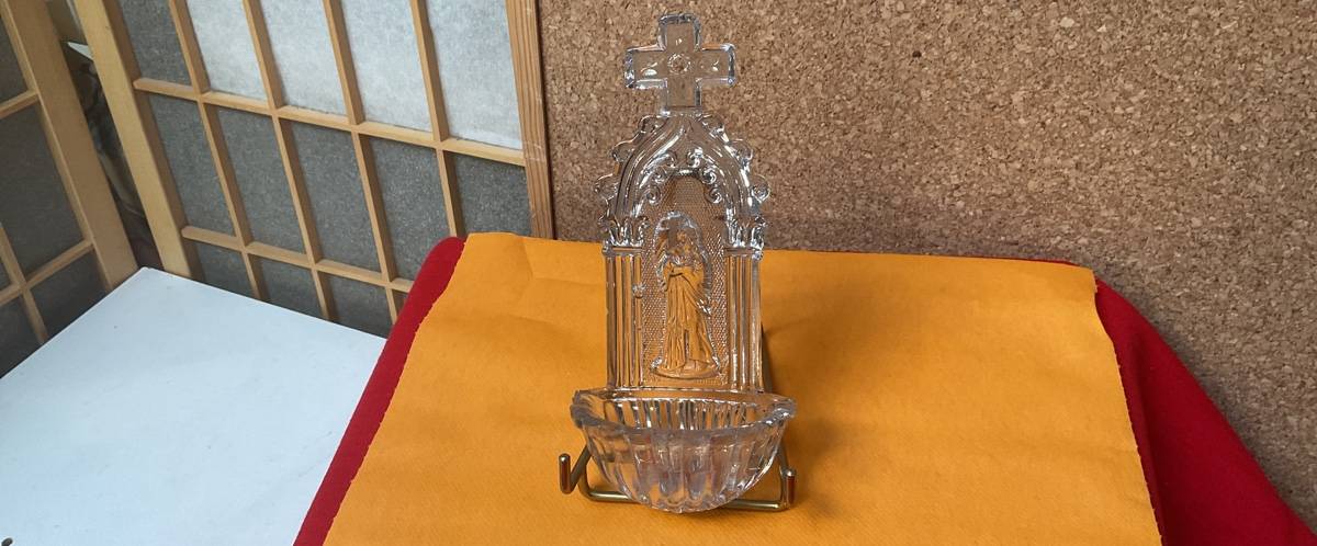 Vends bénitier en verre pressé moulé époque XIXème siècle