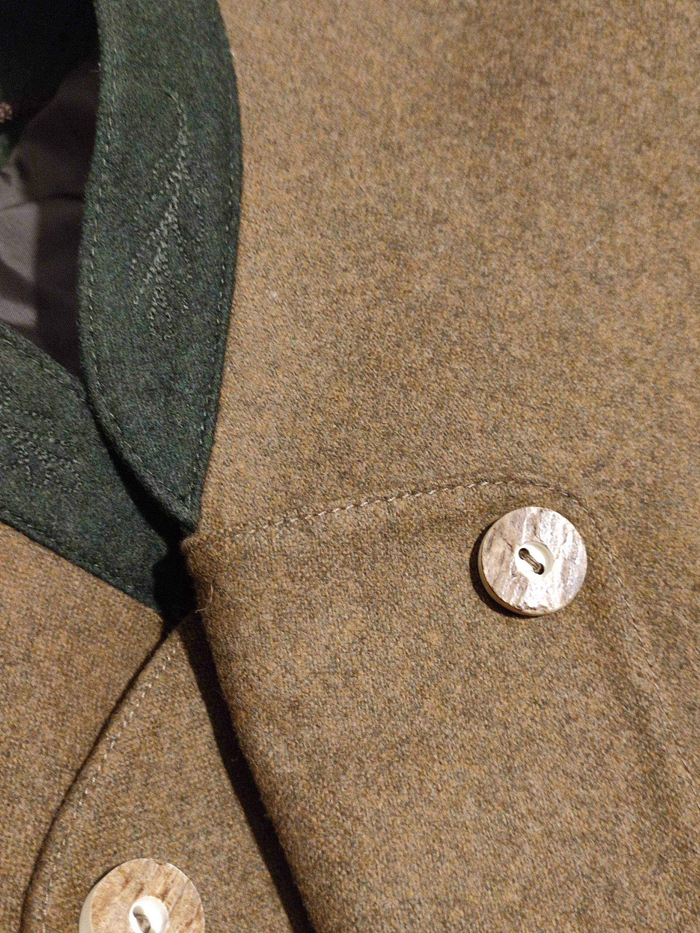 Vends veste autrichienne en laine camel - Taille L