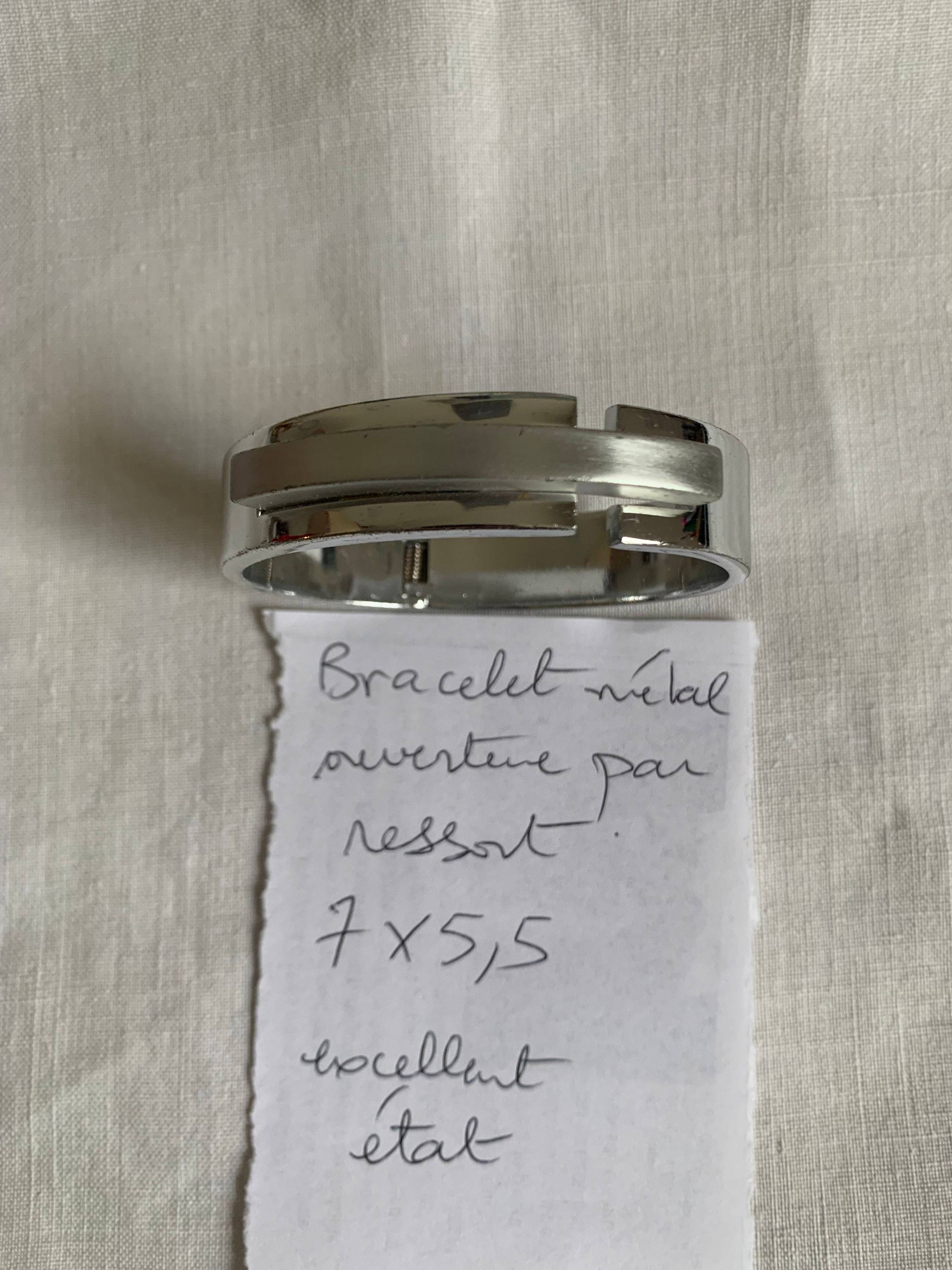 Bracelets, chaines, pendentifs et colliers