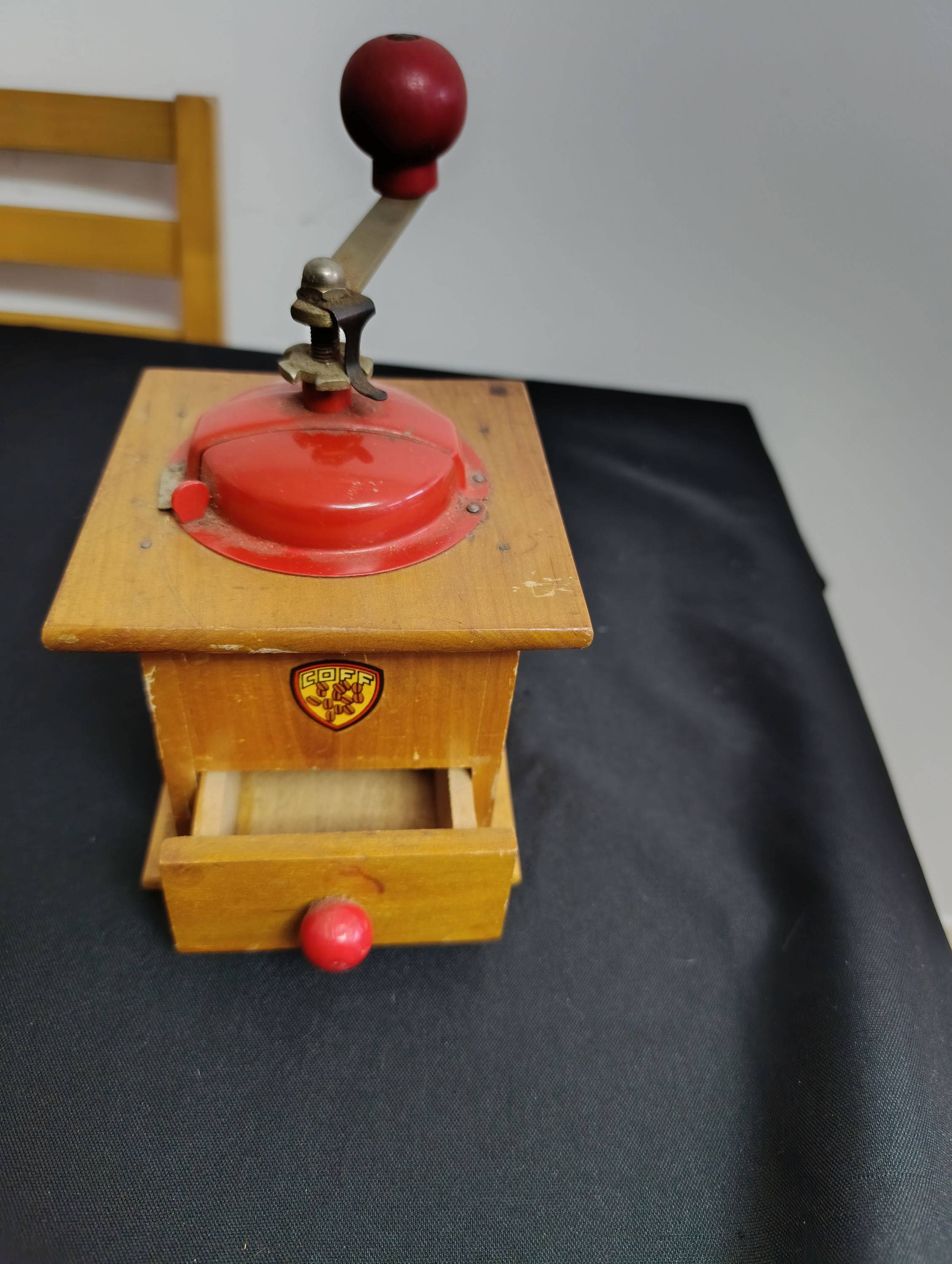 Vends moulin à café manuel vintage en bois COFF – décoratif et fonctionnel